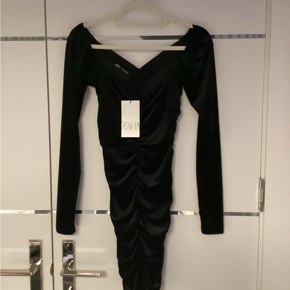 Ara Black Long-Sleeve Ruched Velvet Dress